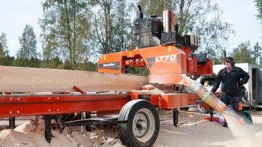 Apprendre le travail du bois avec Wood-Mizer en Suède